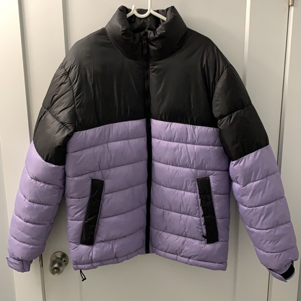 Men’s Large H&M puffer jacket black and purple with Velcro cuffs.